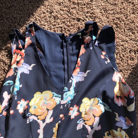 Flower dress. - Picture 4 of 4